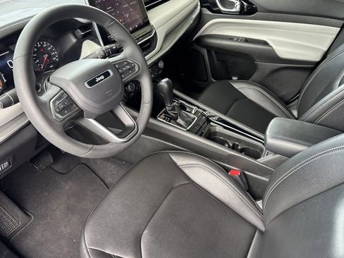 Used 2025 Jeep Compass Limited AWD/4WD image 4
