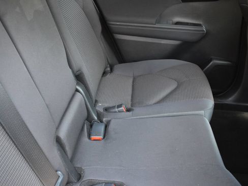 Used 2025 Toyota Highlander LE FWD image 27