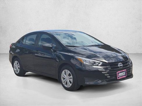 Used 2025 Nissan Versa S w/ Trunk Package FWD image 2