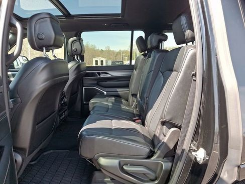 Used 2024 Jeep Wagoneer Series II image 10