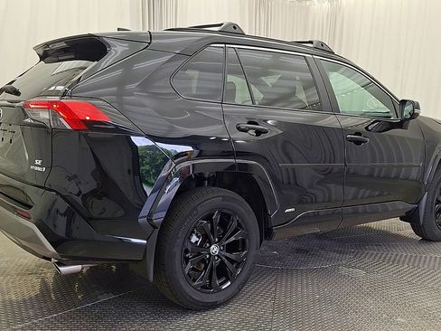 Certified 2024 Toyota RAV4 SE w/ Convenience Package AWD/4WD image 3