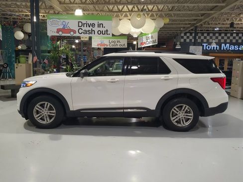 Used 2023 Ford Explorer XLT w/ Equipment Group 202A AWD/4WD image 11