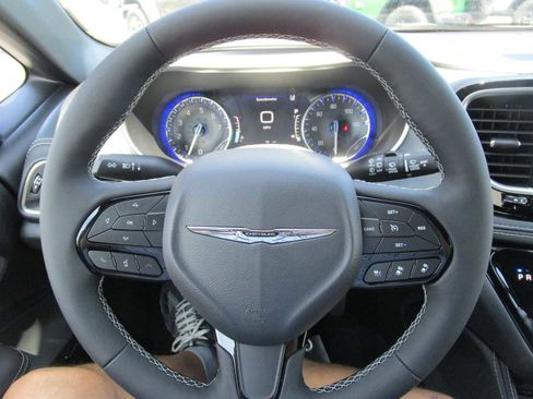 New 2026 Chrysler Pacifica Limited w/ Uconnect Theater Family Group AWD/4WD image 33