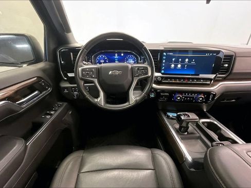 Used 2022 Chevrolet Silverado 1500 LT Trail Boss w/ LT Trail Boss Premium Package AWD/4WD image 4