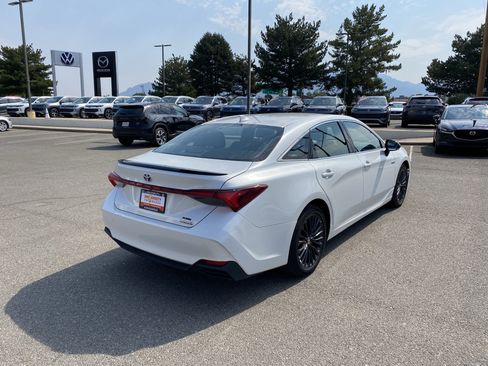 Used 2019 Toyota Avalon XSE w/ All Weather Liner Package FWD image 7