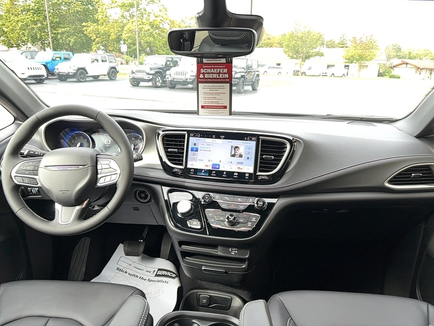 New 2027 Chrysler Pacifica Select AWD/4WD image 13