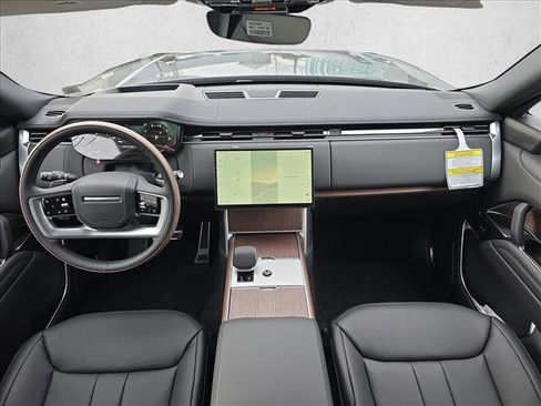 New 2025 Land Rover Range Rover SE image 9