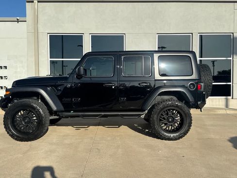 Used 2024 Jeep Wrangler Unlimited Sport AWD/4WD image 4