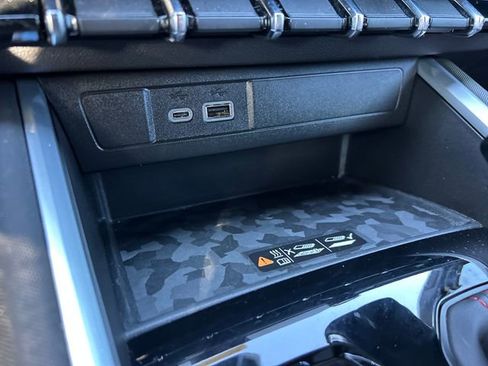 Used 2024 Chevrolet Colorado Z71 w/ Z71 Convenience Package 2 image 21