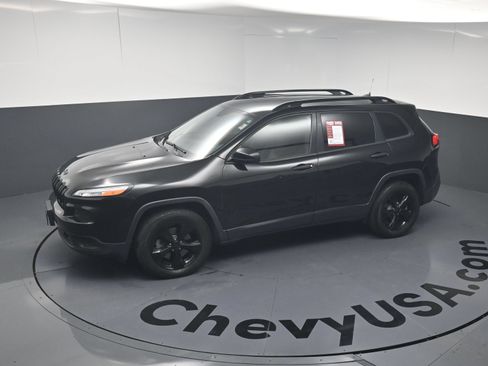 Used 2016 Jeep Cherokee Sport w/ Cold Weather Group AWD/4WD image 29