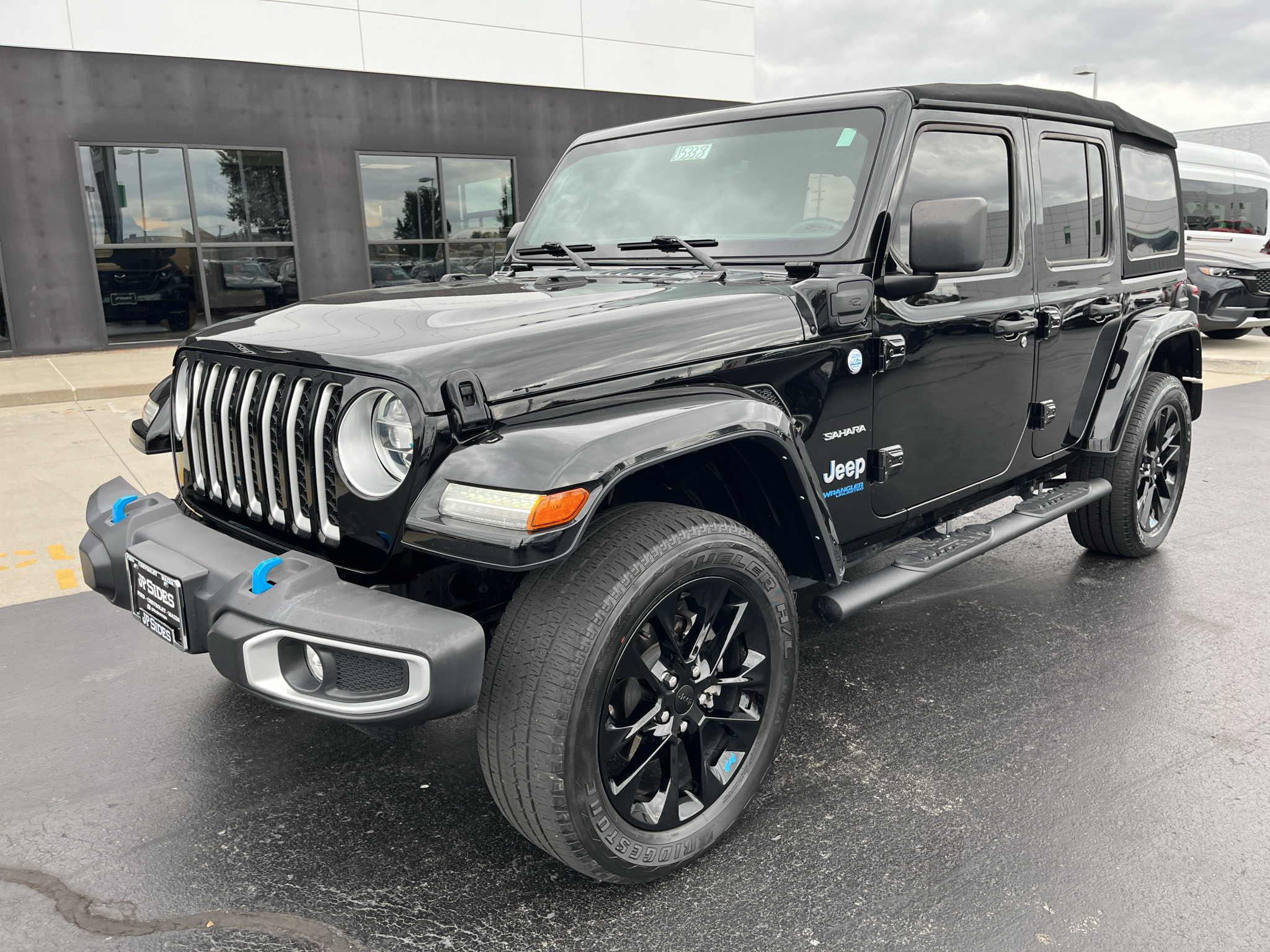 Used 2022 Jeep Wrangler Unlimited Sahara w/ Cold Weather Group AWD/4WD image 4