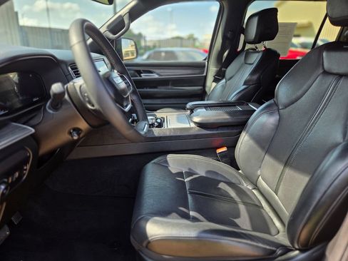 Used 2024 Jeep Wagoneer Series II w/ Flexible Seating Group RWD image 19
