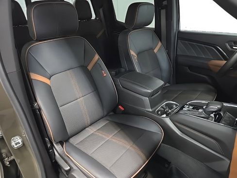 Used 2024 GMC Canyon AT4 image 16