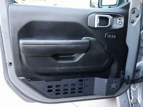 Used 2021 Jeep Gladiator Sport image 20