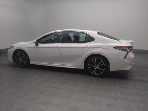 Used 2018 Toyota Camry SE FWD image 3