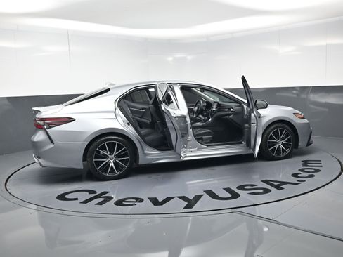 Used 2024 Toyota Camry SE image 24