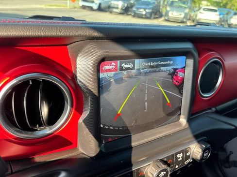 Used 2021 Jeep Wrangler Unlimited Rubicon w/ Dual Top Group AWD/4WD image 21