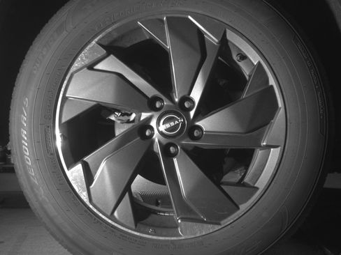 Used 2025 Nissan Rogue SV FWD image 15