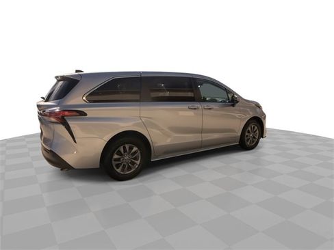 Used 2021 Toyota Sienna LE image 15