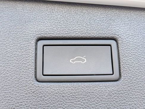 Certified 2024 Volkswagen Tiguan SE image 13