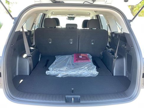 Used 2025 Kia Sorento LX image 49