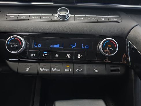 Used 2025 Hyundai Elantra SEL FWD image 21