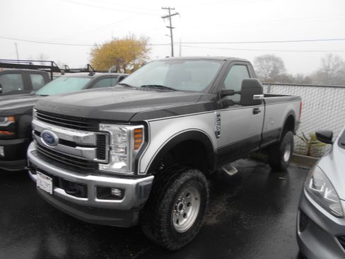 Used 2019 Ford F250 XLT w/ XLT Value Package image 3