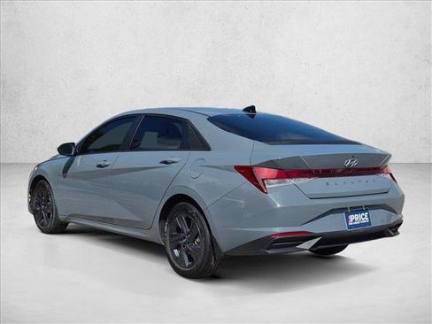 Used 2022 Hyundai Elantra SEL FWD image 8