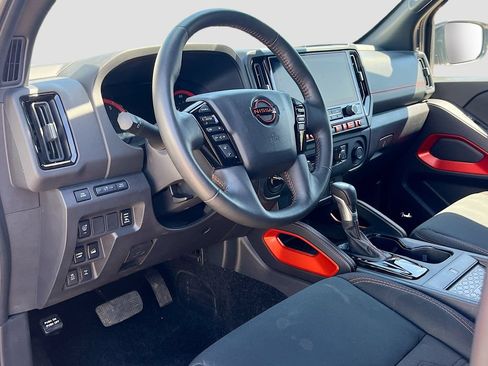Used 2025 Nissan Frontier PRO-4X w/ Pro Convenience Package AWD/4WD image 9