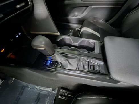 Used 2025 Toyota Camry SE w/ Convenience Package image 25