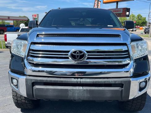 Used 2017 Toyota Tundra SR5 image 3