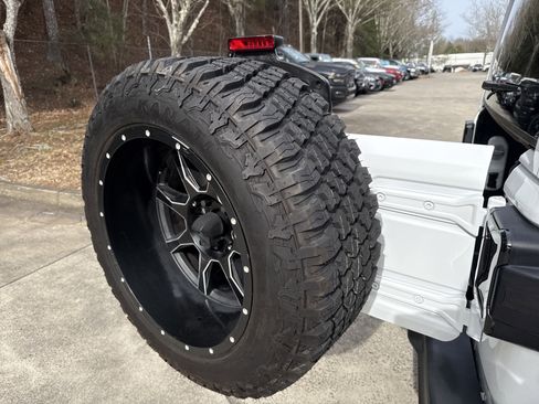 Used 2018 Jeep Wrangler Unlimited Sahara w/ Dual Top Group image 22