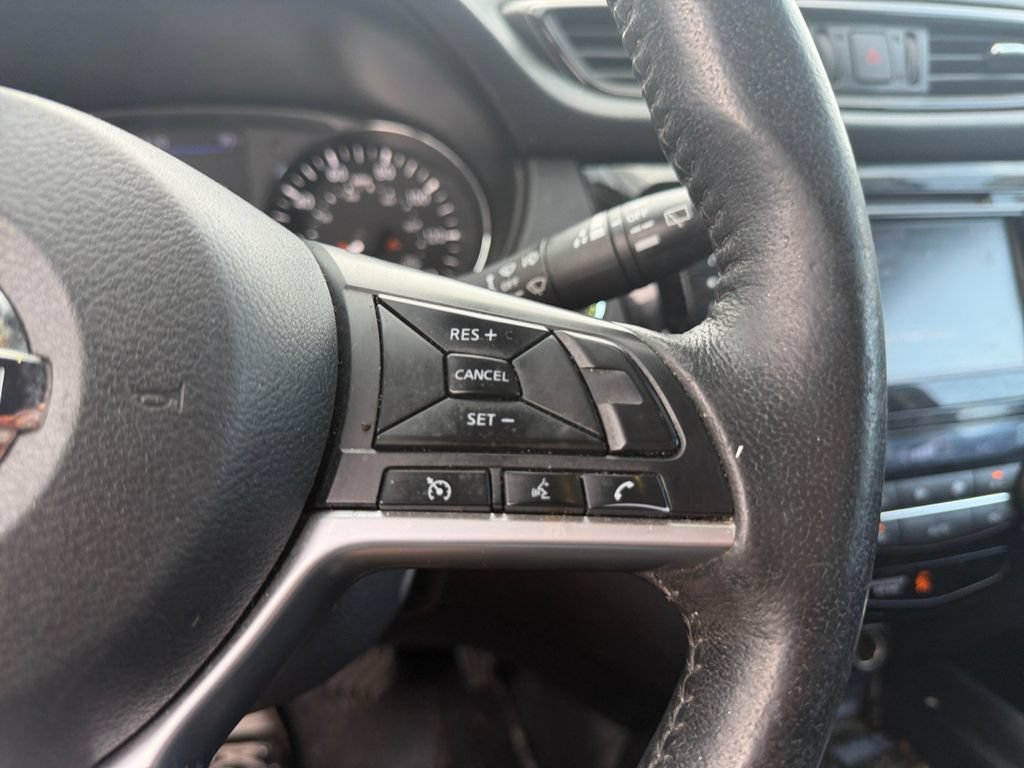Used 2019 Nissan Rogue SV AWD/4WD image 18