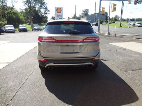 Used 2017 Lincoln MKC Select w/ Select Plus Package AWD/4WD image 4