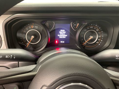 Used 2025 Jeep Gladiator Sport AWD/4WD image 16