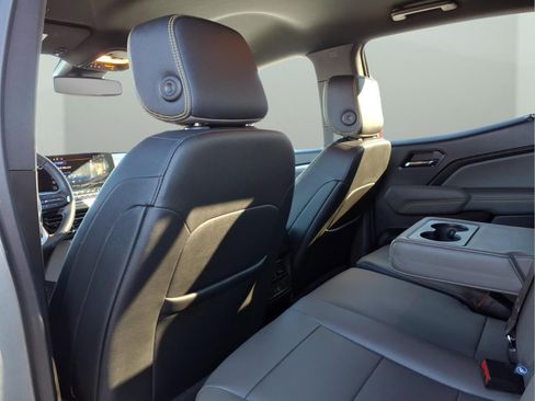 Used 2024 Chevrolet Colorado ZR2 w/ ZR2 Convenience Package III image 25