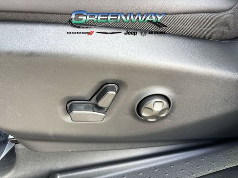 New 2026 Chrysler Pacifica Select image 19