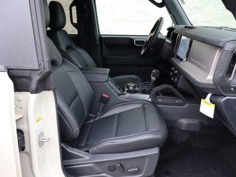 New 2026 Ford Bronco Outer Banks w/ Sasquatch Package AWD/4WD image 36