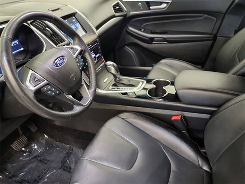 Used 2017 Ford Edge Titanium image 12