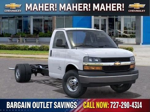 New 2025 Chevrolet Express 3500 w/ Power Convenience Package RWD image 31