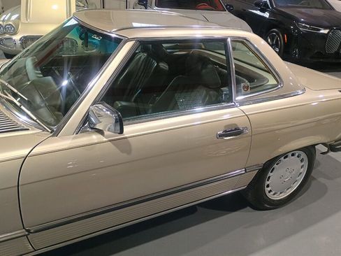 Used 1987 Mercedes-Benz 560 SL image 18