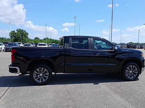 Used 2022 Chevrolet Silverado 1500 LT w/ Protection Package RWD image 9