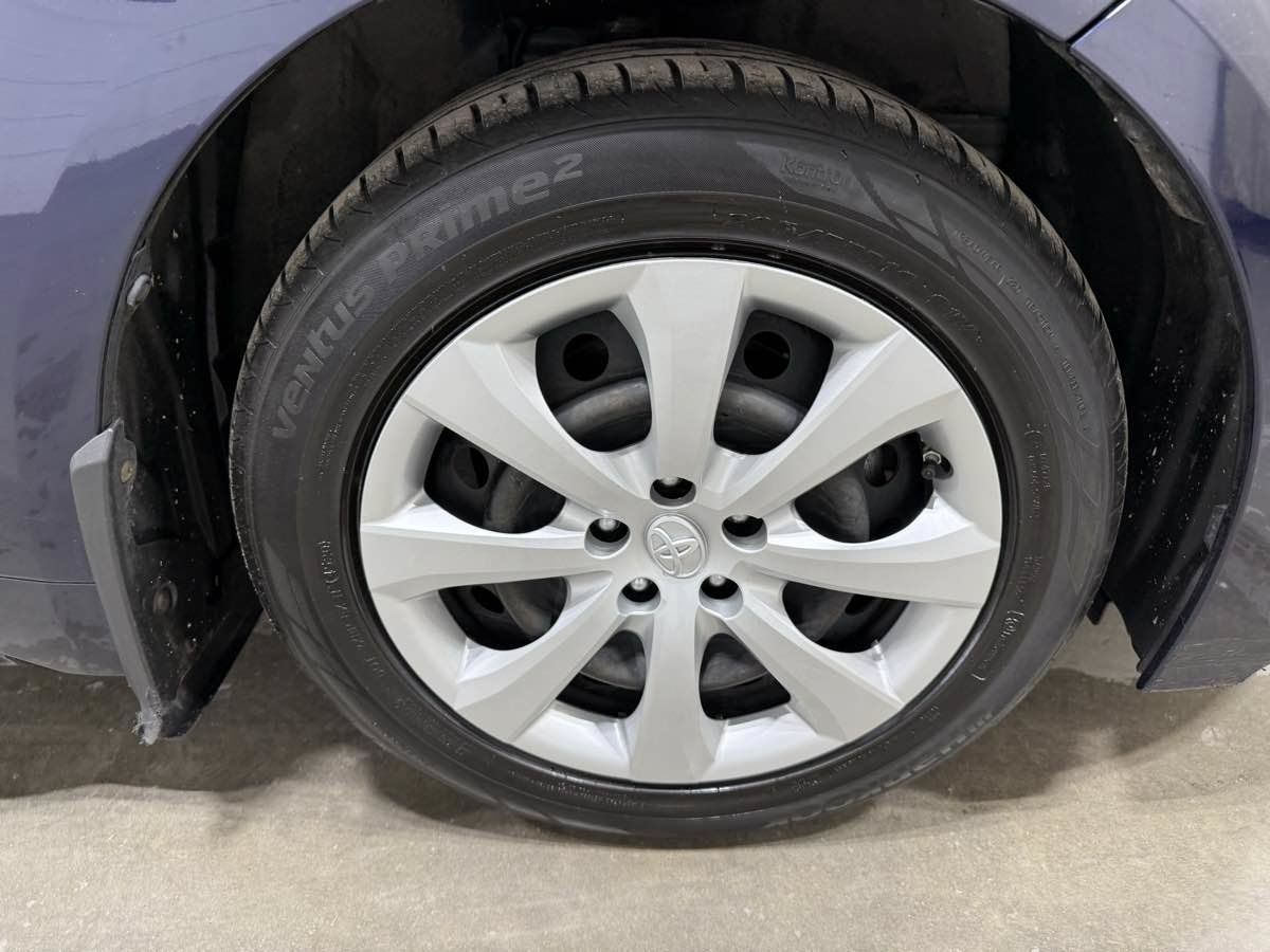 Used 2021 Toyota Corolla LE w/ Carpet Mat Package (TMS) FWD image 6