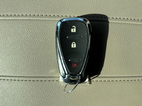 Used 2022 Chevrolet Traverse LS FWD image 18