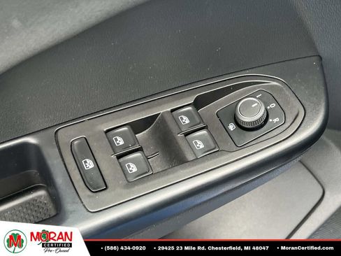 Used 2025 Volkswagen Taos SE FWD image 16