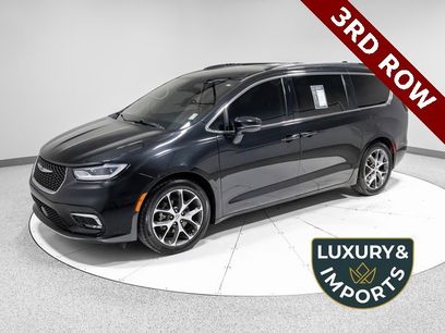 Used 2022 Chrysler Pacifica Touring-L