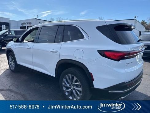 Used 2025 Buick Enclave Preferred image 9