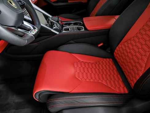 Used 2021 Lamborghini Urus AWD/4WD image 22