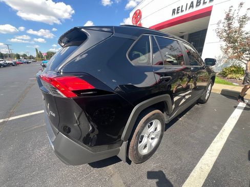 Used 2019 Toyota RAV4 XLE w/ Carpet Mat Package FWD image 7
