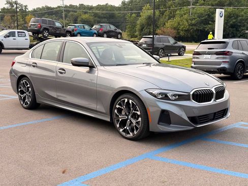 Used 2025 BMW 330i xDrive Sedan w/ Premium Package AWD/4WD image 4